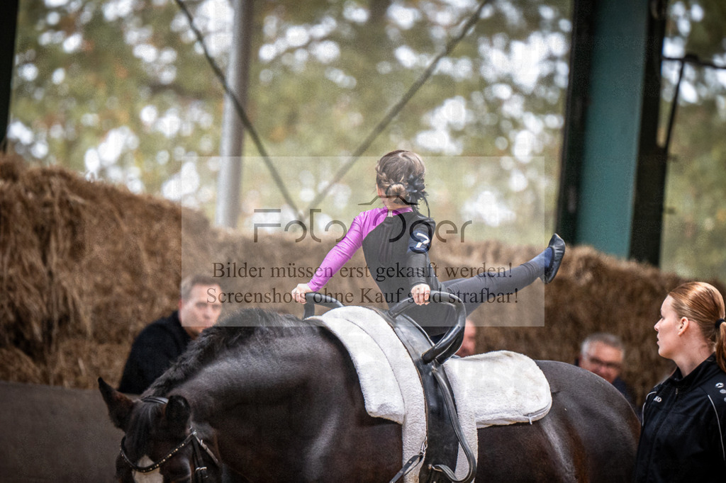 DOS_0222 | Entdecke hochwertige Reitturnierfotos von Foto Oger. Professionell, emotional und authentisch – jetzt Lieblingsmomente im Shop bestellen.Deutschlandweite Turnierfotografie. - Realisiert mit Pictrs.com