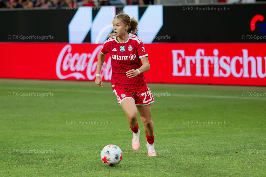 Supercup-Frauen-Bayern-Muenchen-vs-VfL-Wolfsburg 089 | Sportfotos und Eventgalerien von FX-Sportfotografie. Bilder von Fußball, Vereinsveranstaltungen und Events direkt ansehen und als Download bestellen. - Realisiert mit Pictrs.com