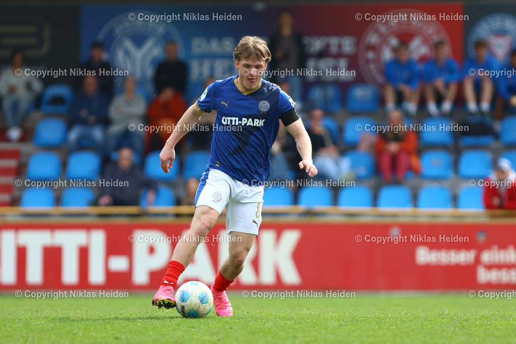 NH_HolsteinKielU19_1FCHeidenheimU19_DFBNachwuchsliga_18042026 | #8 Kevin Kortum (Holstein Kiel U19)Fußball I Herren I U19 DFB-Nachwuchsliga Hauptrunde Liga A, Gruppe B I Saison 2025-2026 I 9. Spieltag I Holstein Kiel U19 - 1. FC Heidenheim U19 I 18.04..2026 I Citti-Fußball-Park
