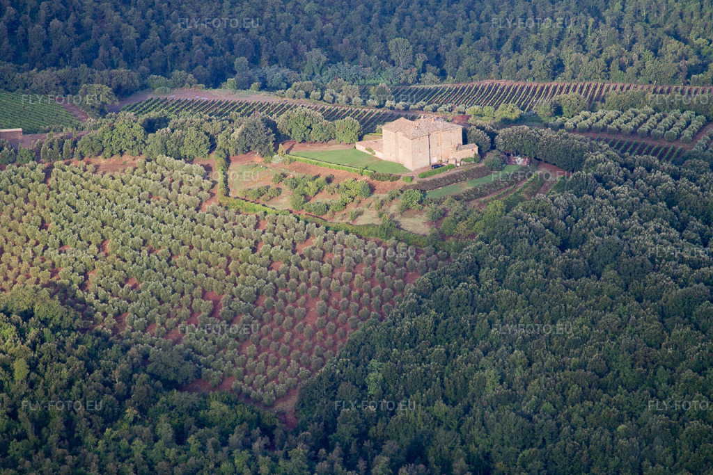 Vue aérienne: Vue de la ville à Montalcino dans le département Siena, Italie. Photo: IMG_43691.jpg prise le 28/07/2011 par Werner Riehm/FLY-FOTO.eu – Résolution de l'original: 4272 x 2848 px