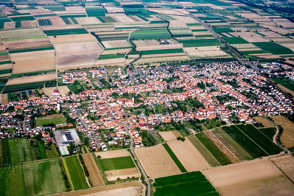 Luftbild: Ortsansicht im Ortsteil Böhl in Böhl-Iggelheim im Bundesland Rheinland-Pfalz in Deutschland. Foto: IMG_12671.jpg vom 17.08.2008 durch Werner Riehm/FLY-FOTO.de