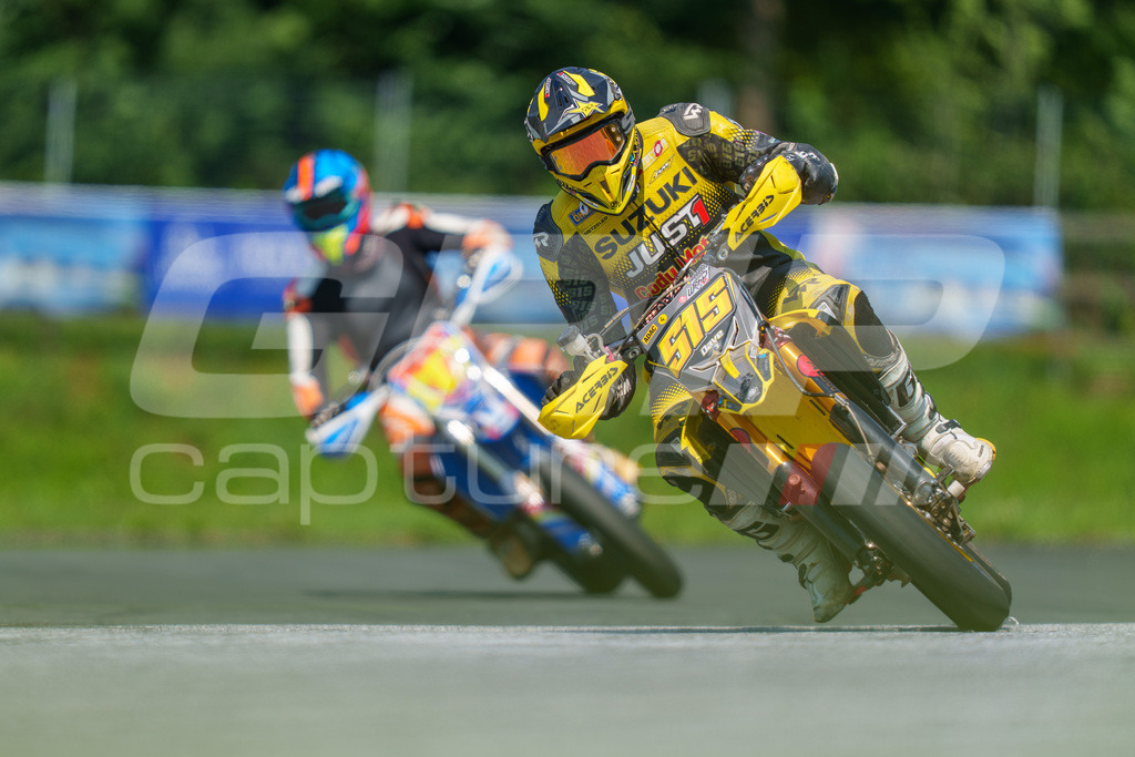 G-Cup + Supermoto Staatsmeisterschaft + Hungarian Supermoto Championship | GRIPcapture steht für authentische Sportfotografie in Österreich – für Momente, die mehr sind als Geschwindigkeit oder Ergebnis. Es geht um Emotion, Spannung, Fokus und den Augenblick, der oft nur einen Wimpernschlag dauert.Ob Motorsport, Teamsport oder 