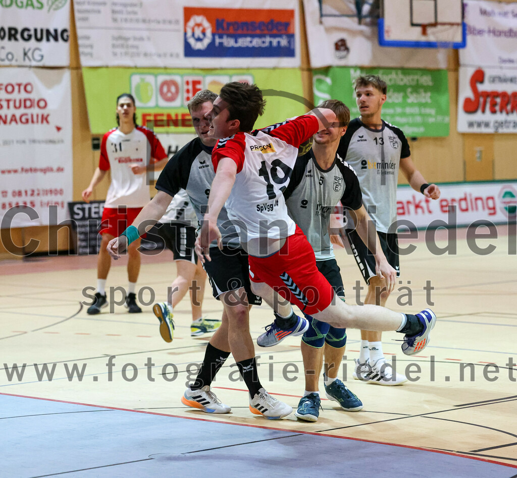 2023-01-21_096_SpVgg_Altenerding_gegen_SC_Eching | Erding, Deutschland, 21.01.2023:
Handball, Bezirksoberliga Männer 2022 / 2023, 12. Spieltag, SpVgg Altenerding gegen SC Eching, Endergebnis: 29:34

Thomas Landsmann (SC Eching, #17), Quirin Huber (SpVgg Altenerding, #19), Simon Pfannes (SC Eching, #5), Justin Pausch (SC Eching, #13)

Foto: Christian Riedel / fotografie-riedel.net