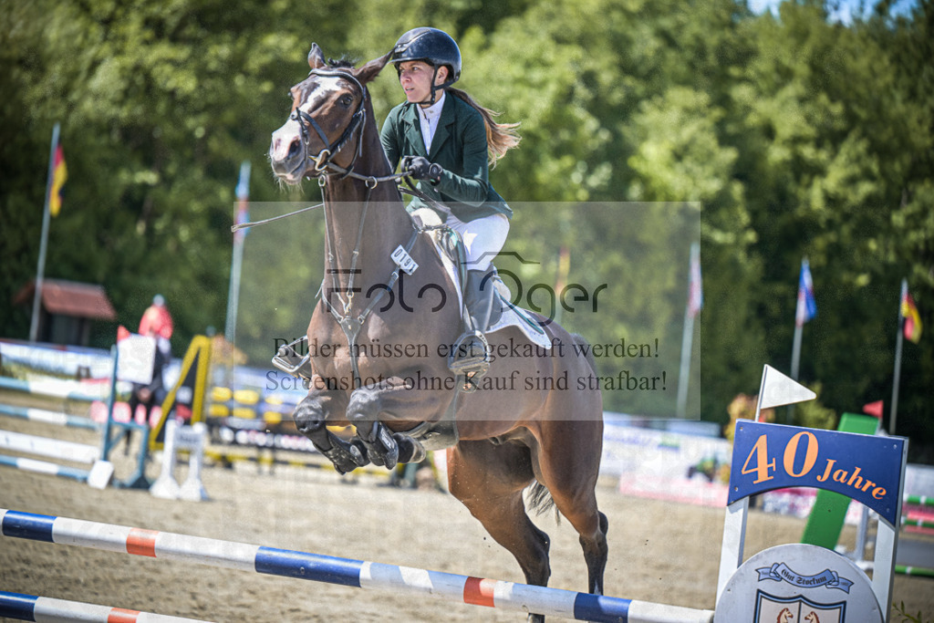 DOS_3121 | Entdecke hochwertige Reitturnierfotos von Foto Oger. Professionell, emotional und authentisch – jetzt Lieblingsmomente im Shop bestellen.Deutschlandweite Turnierfotografie. - Realisiert mit Pictrs.com