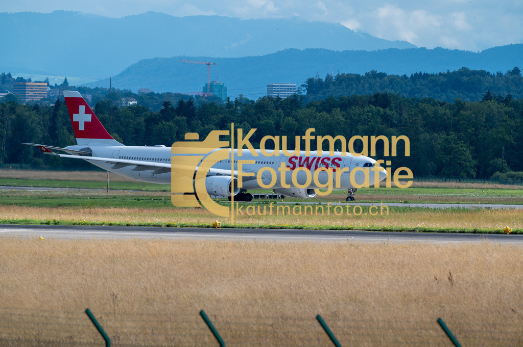 ZRH_Planespotting_def-4781 | kaufmannfoto - Realisiert mit Pictrs.com