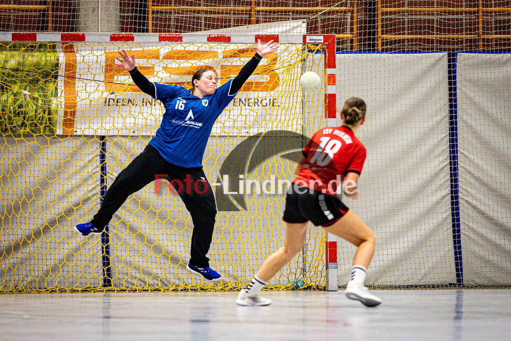TSV Weilheim gegen TSV Murnau | Handball Bezirksoberliga Frauen Alpenvorland 2024/25, TSV Weilheim gegen TSV Murnau, 20250330,Tor Aileen HÄUBER (TSV Weilheim 18),2025-03-30 in Weilheim (Weilheim, Am Hardt), Aileen HÄUBER (TSV Weilheim 18), Daniela GEISLER (TSV Murnau 16)Copyright: WolfgangxLindner www.foto-lindner.de