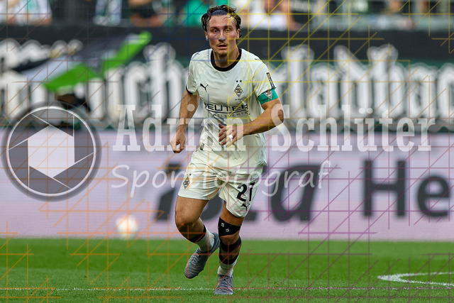 Borussia Mönchengladbach vs SV Werder Bremen - Bundesliga  | Mönchengladbach, Deutschland, 14.09.25:   Rocco Reitz (Borussia Mönchengladbach) schaut waehrend des Spiels der Bundesliga zwischen Borussia Mönchengladbach vs SV Werder Bremen im Stadion im Borussia Park(Foto von Brauer-Fotoagentur / Adrian Schlueter)