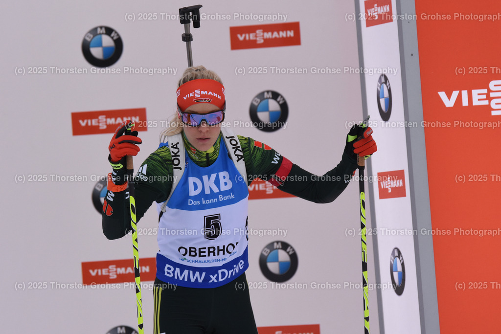 IBU WC Biathlon Oberhof 2018 | HAMMERSCHMIDT Maren (GER) beim Start; IBU WC Biathlon Oberhof 2018, 7.5 km Sprint Frauen am 04.01.2018 in der DKB Ski Arena in Oberhof, (Deutschland) - Realisiert mit Pictrs.com