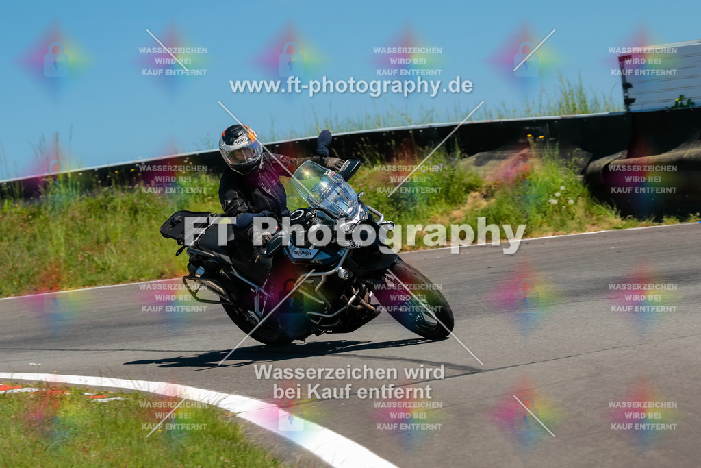 Moto-TeamOBK-22439 | Hier findet Ihr Bilder von Touristenfahrten auf der Nürburgring Nordschleife oder von anderen Veranstaltungen die ich besucht habe. Viel Spass beim Durch Schauen 