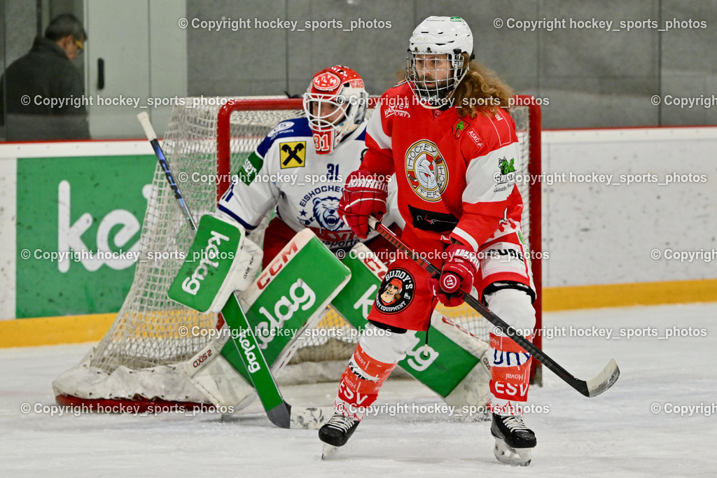 ESV Ferlach vs. UECR Eisbären Huben | #9 Steiner Markus ESV Ferlach, #31 Sicher Michael UECR EISBÄREN HUBEN, ESV Ferlach vs. UECR Eisbären Huben, ESV Ferlach vs. UECR Eisbären Huben am 31.10.2025 in Ferlach (HTC Eishalle Ferlach), Austria, (Photo by Bernd Stefan)