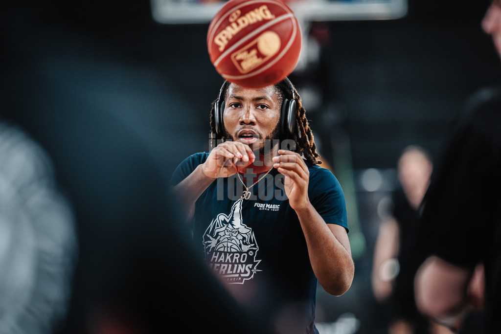 Basketball | Männer | Saison 2023/2024 | easyCredit Basketball Bundesliga | 31. Spieltag | Veolia Towers Hamburg vs. HAKRO Merlins Crailsheim | 30.04.2024 | James Murray-Boyles (#12, HAKRO Merlins Crailsheim)