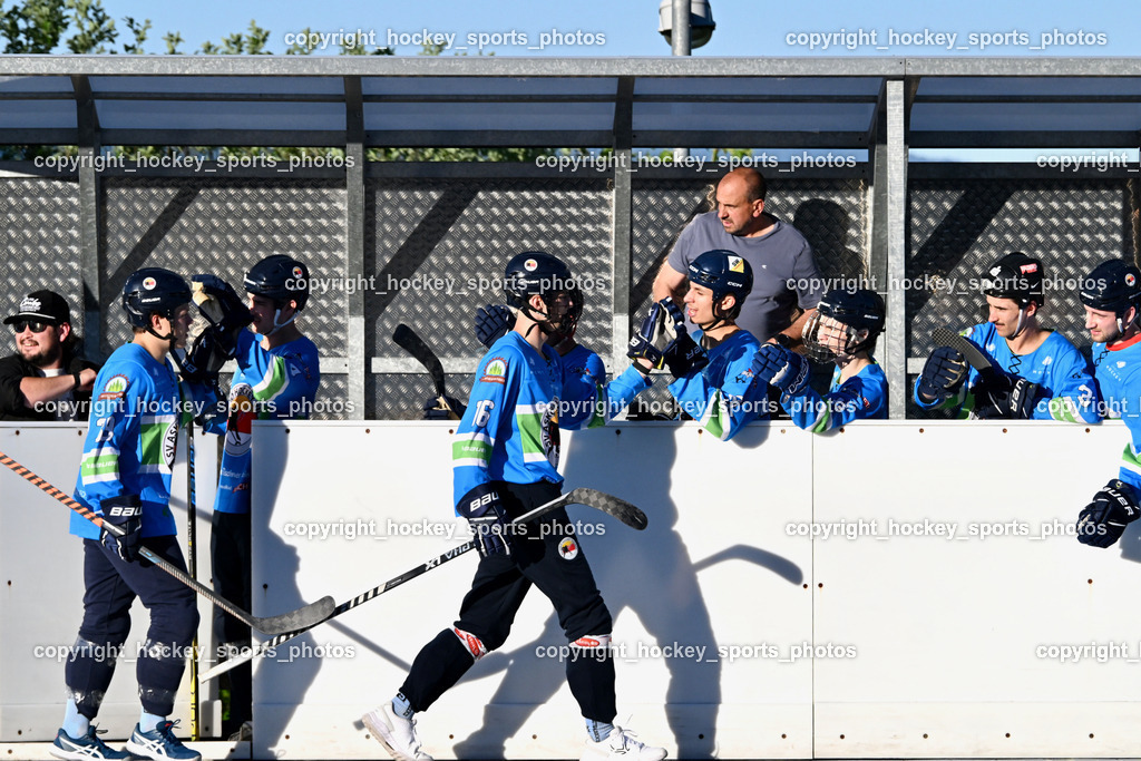 VAS Ballhockey Villach vs. ASKÖ Villach Ballhockey | #16 Hocevar Marsel SV ASKÖ Ballhockey, Spielerbank SV ASKÖ Ballhockey, Headcoach SV ASKÖ Ballhockey Peter Ahammer, VAS Ballhockey Villach vs. ASKÖ Villach Ballhockey , VAS Ballhockey Villach vs. ASKÖ Villach Ballhockey  am 13.05.2026 in Villach (Alpen Arena ), Austria, (Photo by Bernd Stefan)