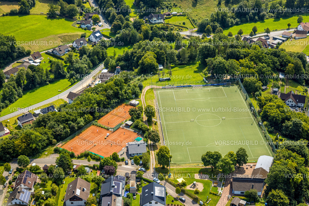 Attendorn250808324 | Luftbild, Fußballstadion und Tennisplatz Sportfreunde 1928 Dünschede e.V., Sportpark Repetal, Röllecken, Attendorn, Sauerland, Nordrhein-Westfalen, Deutschland