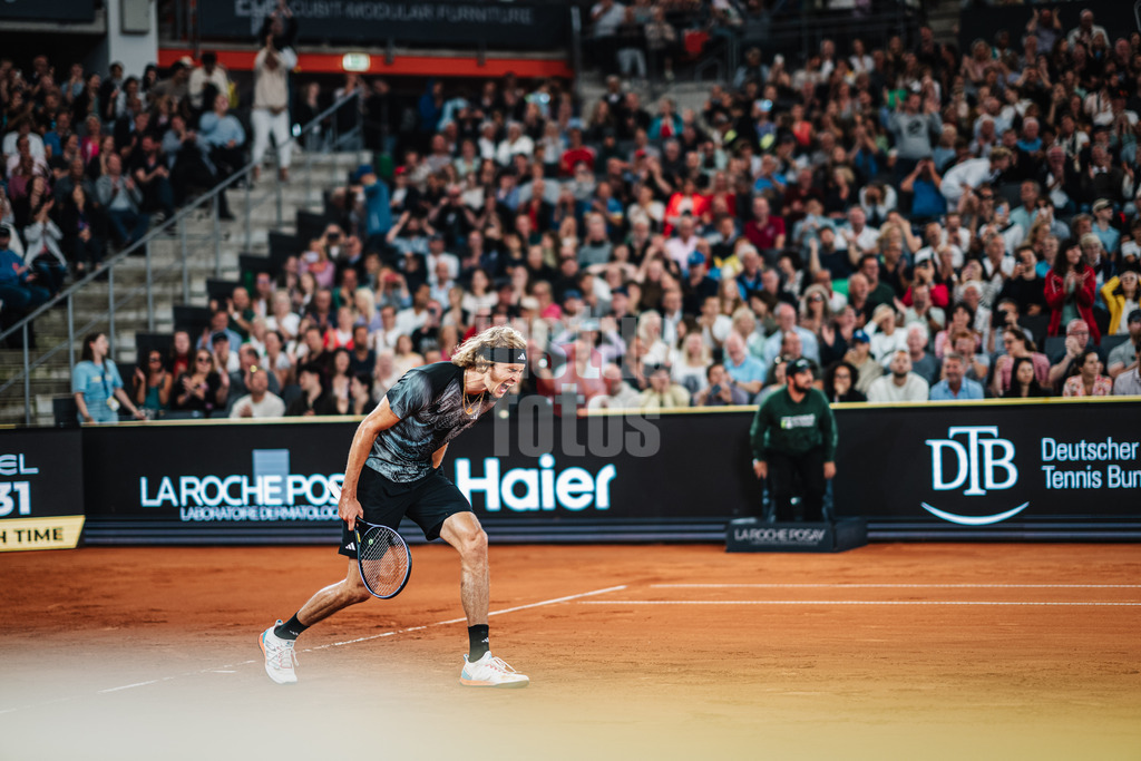 Tennis | Männer | ATP Tour 500 | European Open Hamburg | Arthur Fils (FRA) vs. Alexander Zverev (GER) | 29.07.2023 | Alexander Zverev (GER) jubelt denn er hat das Halbfinale gewonnen