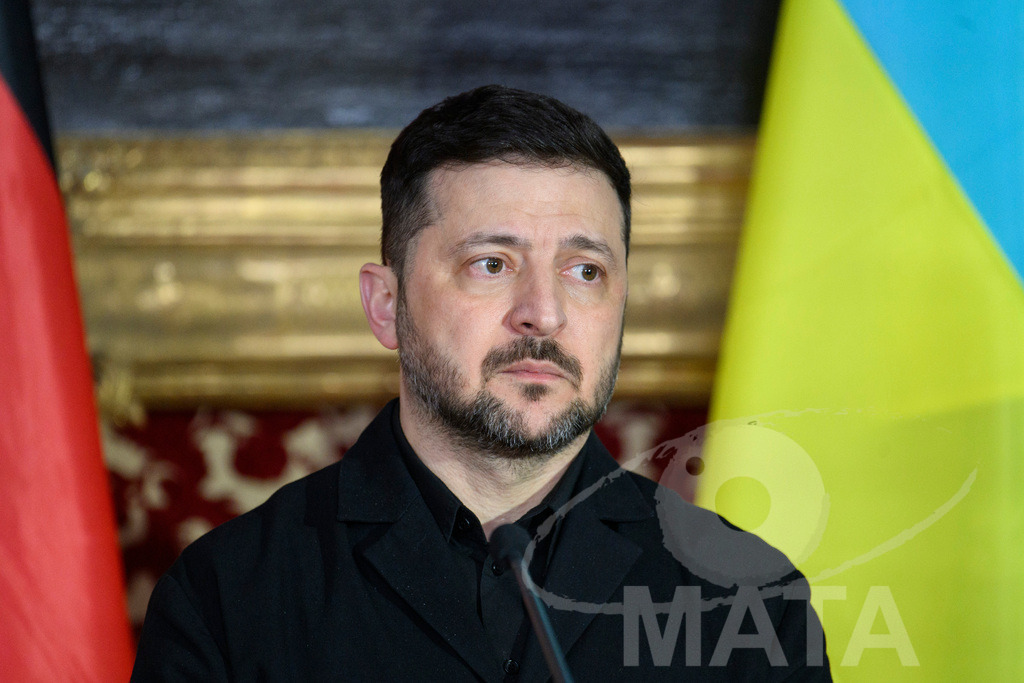 _DWA0573 | Politiker Wolodymyr Selenskyj, Präsident der Ukraine, iwährend eines Pressestatements in der Münchner Residenz vor der Verleihung des Ewald-von-Kleist-Preises.Der diesjährige Ewald-von-Kleist-Preis wird am Rande der Münchner Sicherheitskonferenz 2026 an das ukrainische Volk vergeben. München, 14.02.2026 Bayern Deutschland - Realisiert mit Pictrs.com