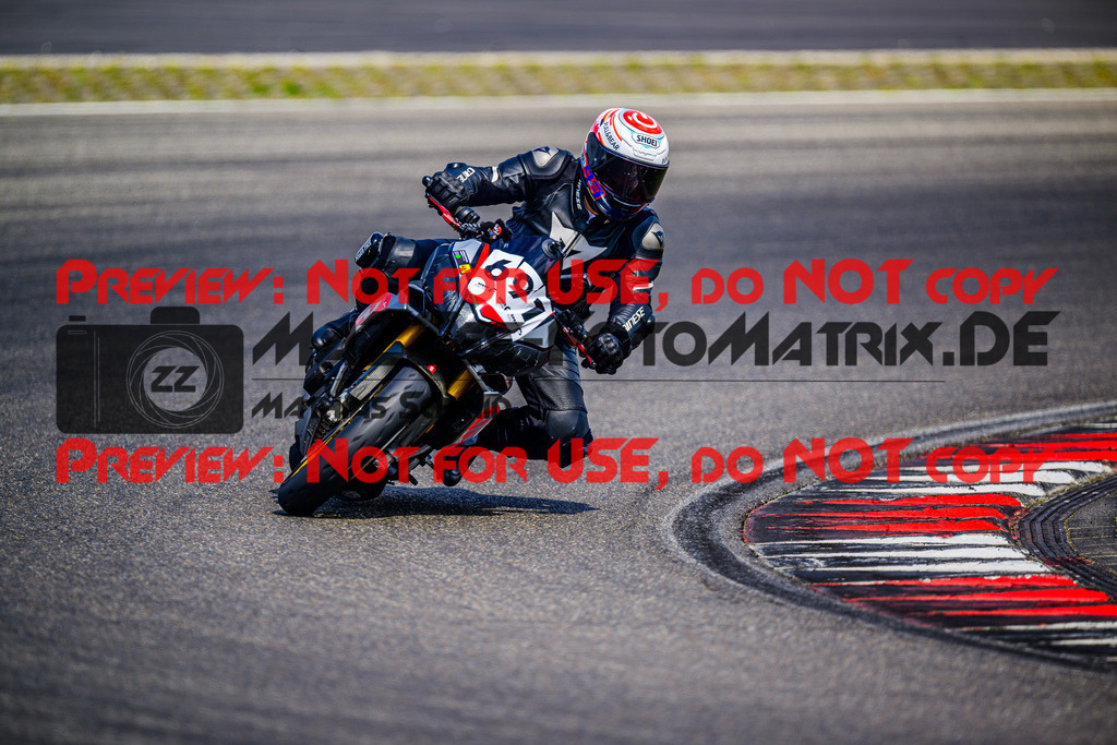 MaZZes_FotoMatrix_240717_6007705_6930 | GELB