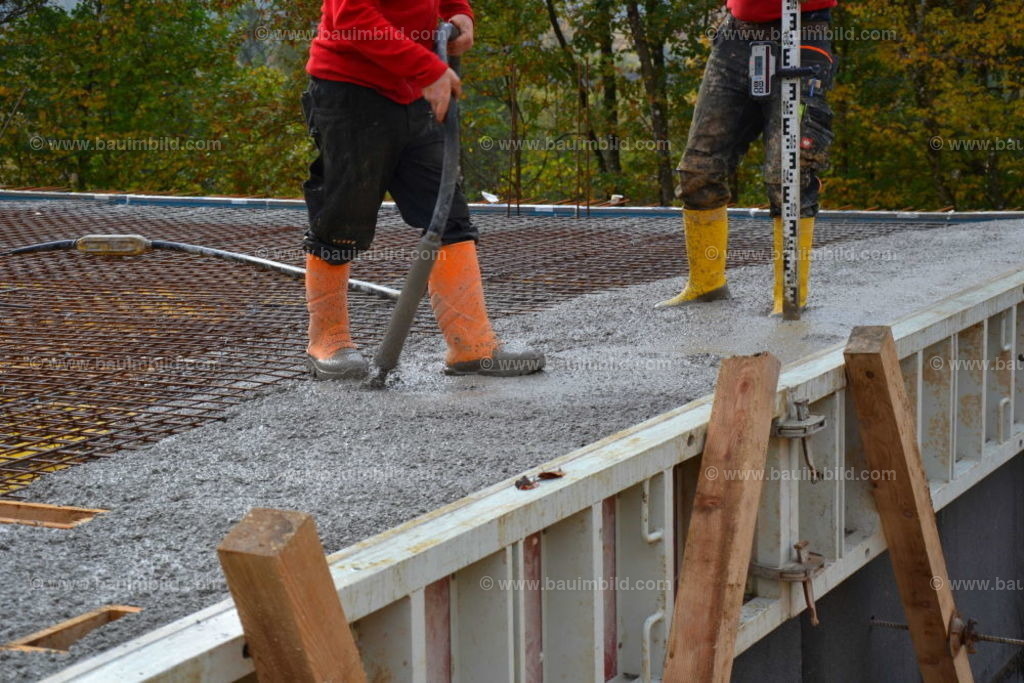 bib-lg04-betonarbeiten-0325 | Nach LV-Leistungsgruppen sortierte Detailfotos über den Bau eines Hauses. Alle Hausbau-Bilder direkt vom Urheber und Autor der Website Haus-Selber-Bauen.com