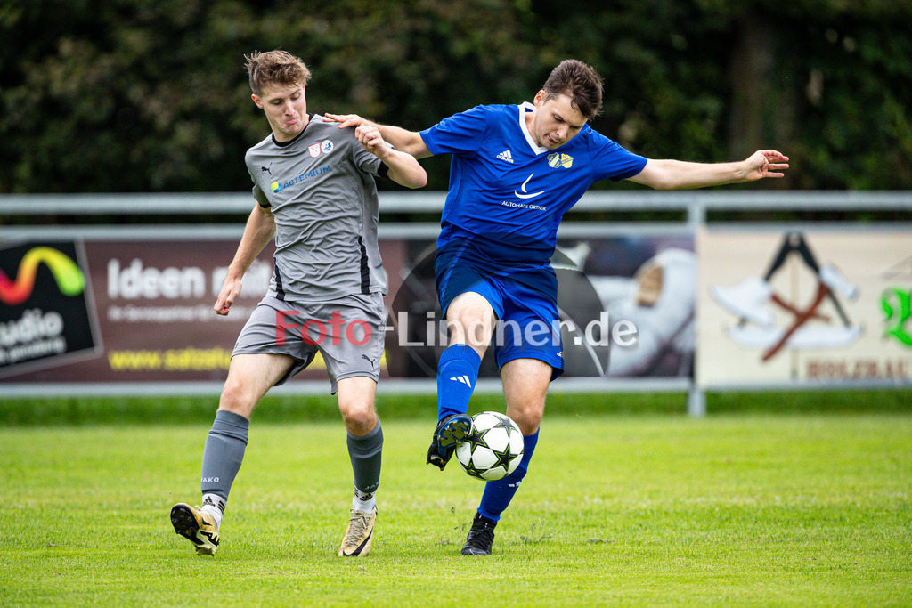 SG SV Eberfing/SV Söchering gegen SG TSV Schäftlarn / SC Baierbrunn | Fußball A-Klasse Herren Oberbayern Zugspitze Gruppe 5 6. Spieltag, SG SV Eberfing/SV Söchering gegen SG TSV Schäftlarn / SC Baierbrunn, 20240908,Duell zwischen Niko GORSKI (SG TSV Schäftlarn/SC Baierbrunn 7) und Nicolas LANGENEGGER (SG SV Eberfing/SV Söchering 3,2024-09-08 in Obersöchering (Sportplatz Obersöchering), Niko GORSKI (SG TSV Schäftlarn/SC Baierbrunn 7), Nicolas LANGENEGGER (SG SV Eberfing/SV Söchering 3Copyright: WolfgangxLindner www.foto-lindner.de / shop.foto-lindner.de