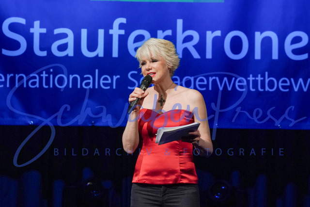 060424Ho1233 | Tatjana Gessler -Stauferkrone 2024
Der internationale Schlagerwettbewerb Stauferkrone wird 2024 bereits zum fuenften Mal von Maitis Media ausgerichetet. 
Deutschland, Donzodrf, Stadthalle, 06.04.2024


