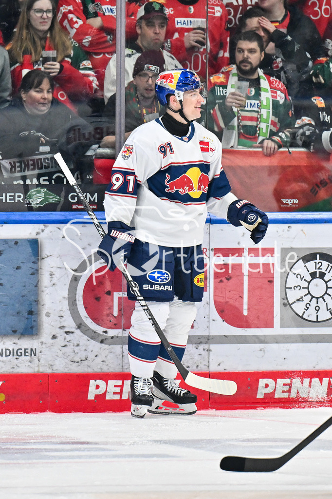 Augsburger Panther - EHC RB München | AUGSBURG, DEUTSCHLAND - 27. FEBRUAR: Jubel der Gäste nach dem Treffer zum 0-2 durch Jeremy McKENNA (RB München 91) / Tor / Torschuetze / Freude / Happy während dem Match zwischen den Augsburger Panthern und dem EHC RB München am 46. Spieltag der Penny DEL im Curt Frenzel Stadion