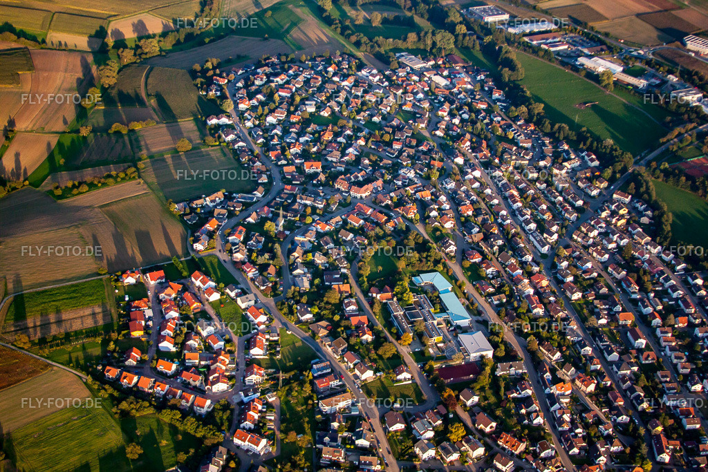 Bergschule Singen | Luftbild: Bergschule Singen im Ortsteil Singen in Remchingen im Bundesland Baden-Württemberg in Deutschland. Foto: IMG_59909.jpg vom 24.09.2013 durch Werner Riehm/FLY-FOTO.de - Realisiert mit Pictrs.com
