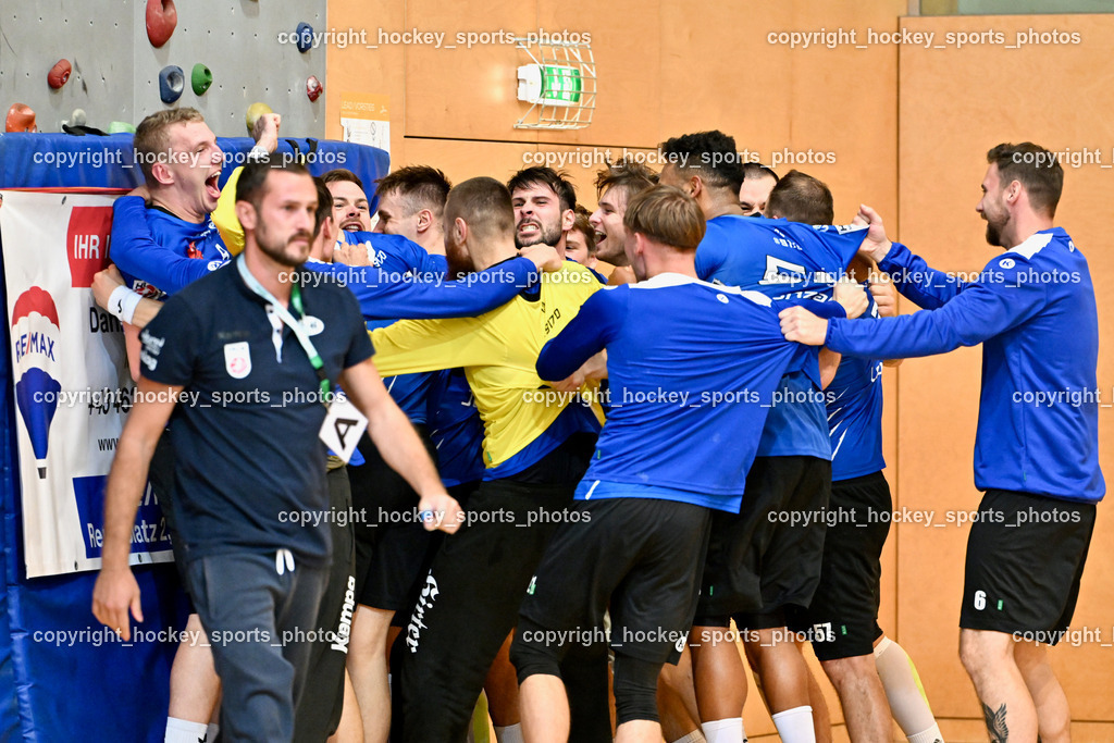 SC Ferlach vs. Schwaz Tirol Handball | Jubel SC Ferlach Mannschaft, SC Ferlach vs. Schwaz Tirol Handball, SC Ferlach vs. Schwaz Tirol Handball am 12.10.2024 in Ferlach (Ballspielhalle Ferlach), Austria, (Photo by Bernd Stefan)