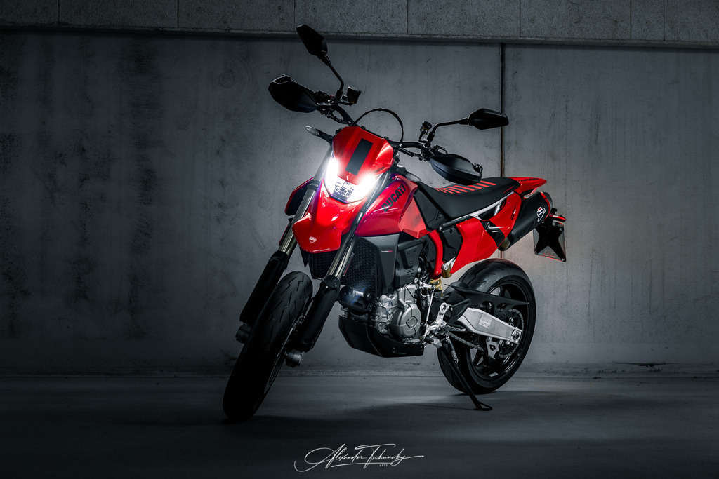 Hypermotard 698 Mono | Entdecken Sie die faszinierende Welt von Alexander Tschuncky Arts: Kreative Fotografie, atemberaubende Automobilkunst und hochwertiger Bilderdruck. Lassen Sie sich inspirieren! - Realisiert mit Pictrs.com
