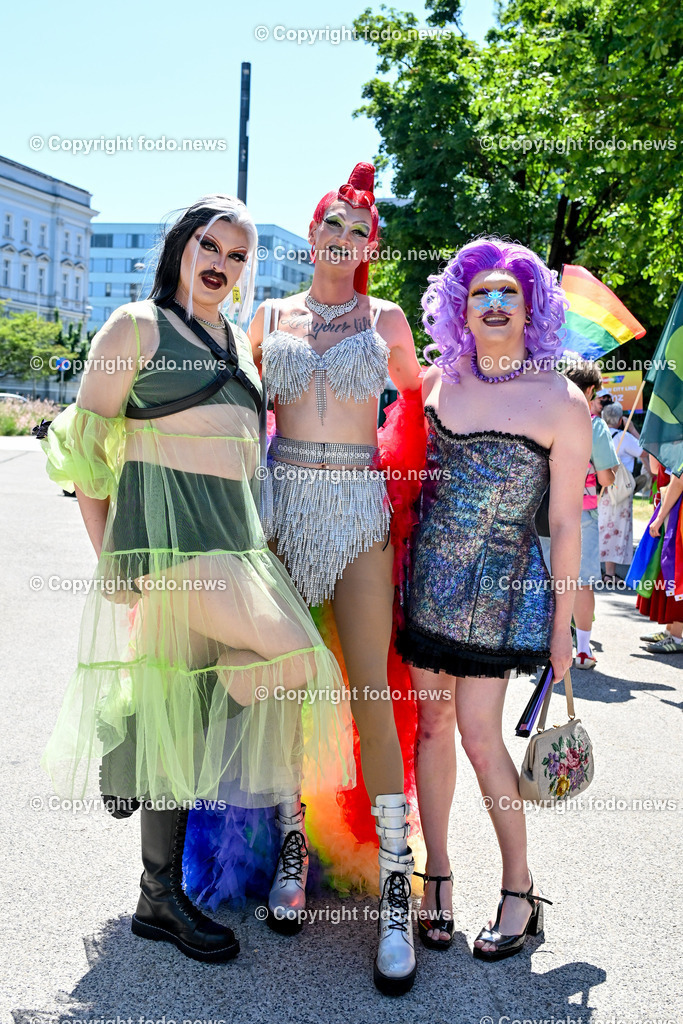 Linzpride 2025_ 21.06.2025-42 | 21.06.2025, Linz, AUT, Linzpride 2025, im Bild Teilnehmer an der Linz Pride 2025