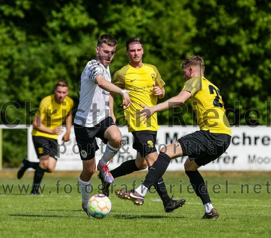 2023-07-09_077_FC_Moosinning_II_gegen_FC_Herzogstadt | Moosinning, Deutschland, 09.07.2023:
Fußball, Kreisliga 2023 / 2024, Testspiel, FC Moosinning II gegen FC Herzogstadt, Endergebnis: 2:1

Foto: Christian Riedel / fotografie-riedel.net