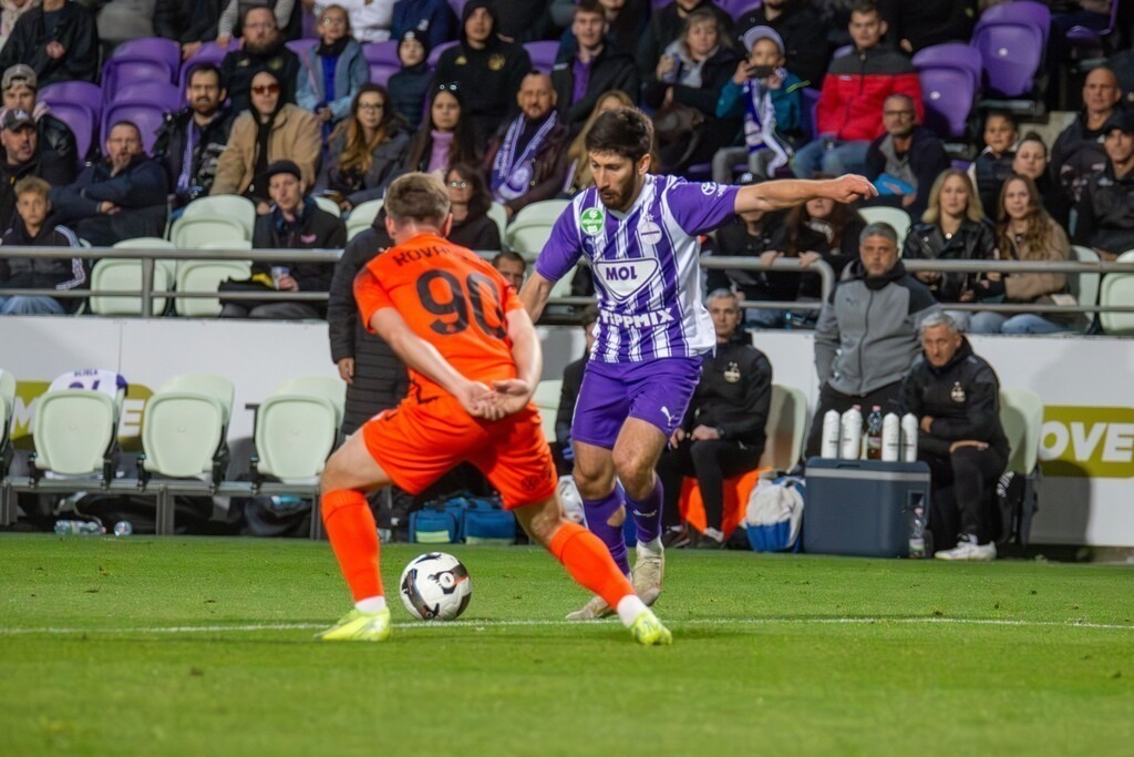 Fußball NB I. (Ungarn) Saison 2024/25, 32. Spieltag: Újpest FC gegen Nyíregyháza Spartacus***Am Ball: Giorgi Beridze (14, Újpest) | Fußball NB I. (Ungarn) Saison 2024/25, 32. Spieltag: Újpest FC gegen Nyíregyháza Spartacus***Am Ball: Giorgi Beridze (14, Újpest) - Realisiert mit Pictrs.com