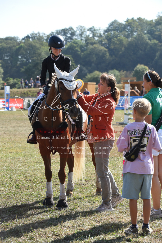 DSC_6159 | Pferde- und Turnierfotografie in Westsachsen. Pferdeportraits, Auftragszeichnungen und intuitive Kunst.