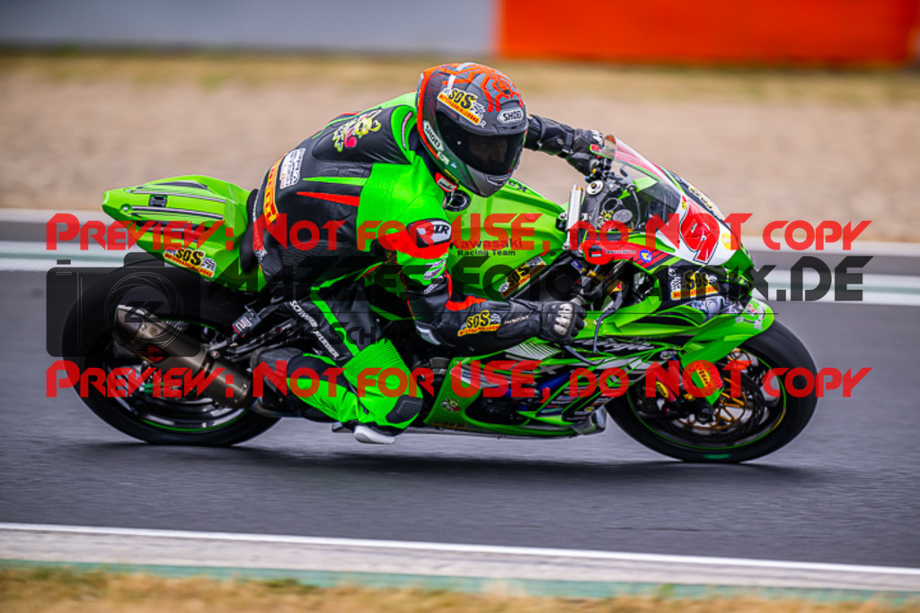MaZZes_FotoMatrix_220624_2040 | PROSUPERSTOCK