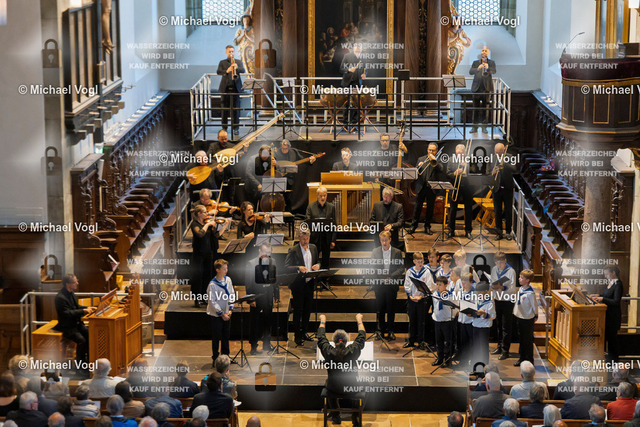 TAM25_K.11__Michael-Vogl_057_6448 | Tage Alter Musik Regensburg K.11 Dreieinigkeitskirche Ars Antiqua Austria (Österreich) St. Florianer Sängerknaben (Österreich) Splendor Austriae Höfischer Prunk in geistlichen Werken B.A. Aufschnaiter: Missa Laetemurine & H.I.F. Biber: Vesperae à 32 Franz Farnberger Einstudierung Gunar Letzbor Solovioline, Leitung Foto: Michael Vogl
