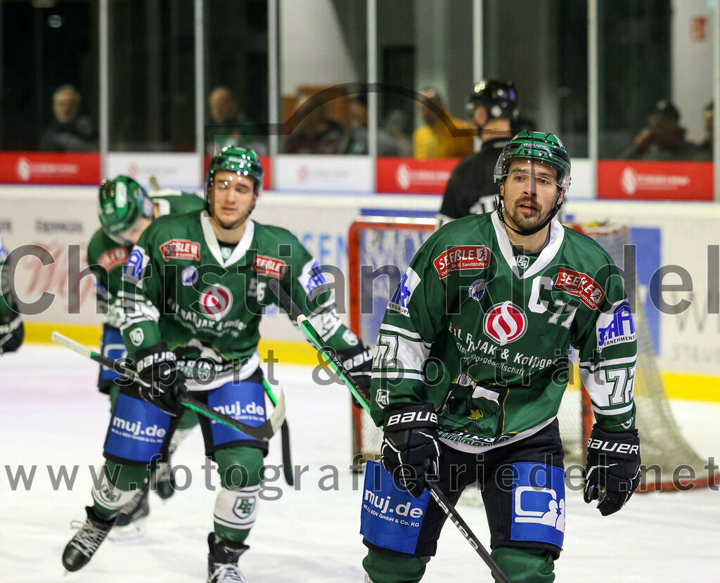 2023-11-17_094_TSV_Erding_gegen_EA_Schongau | Erding, Deutschland, 17.11.2023:
Eishockey, Bayernliga Vorrunde 2023 / 2024, 10. Spieltag, TSV Erding gegen EA Schongau, Endergebnis: 12:4

Philipp Michl (Erding Gladiators, #77)

Foto: Christian Riedel / fotografie-riedel.net