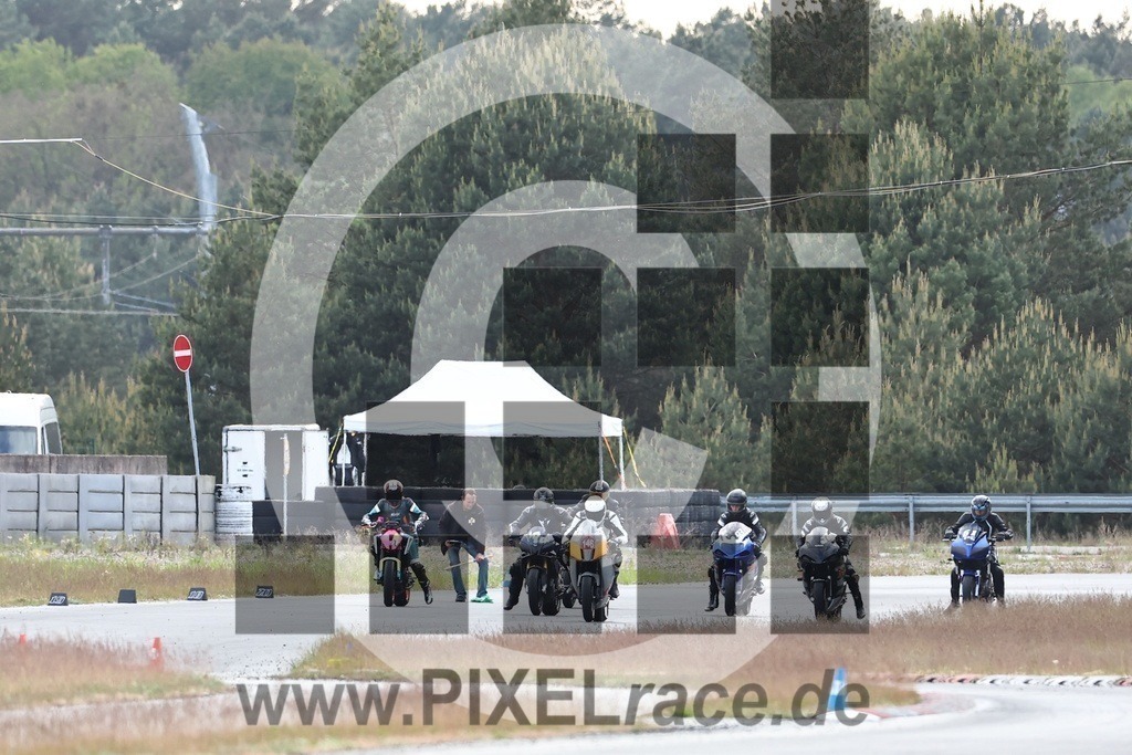 start-20240511_05214 | Schöne Erinnerungen an spannende Momente - das festzuhalten ist unser Job. PIXELrace.de ist seit 2003 auf den Rennstrecken Europas unterwegs um die Action draußen beim Fahren und die wunderbare Stimmung imm Fahrerlager für euch einzufangen.
