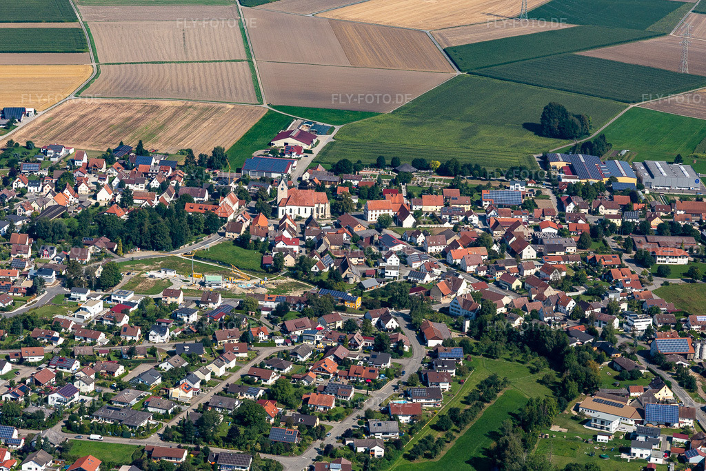 Luftbild: Pfarrkirche St. Martin in Altheim im Bundesland Baden-Württemberg in Deutschland. Foto: IMG_129325.jpg vom 05.09.2021 durch Werner Riehm/FLY-FOTO.de