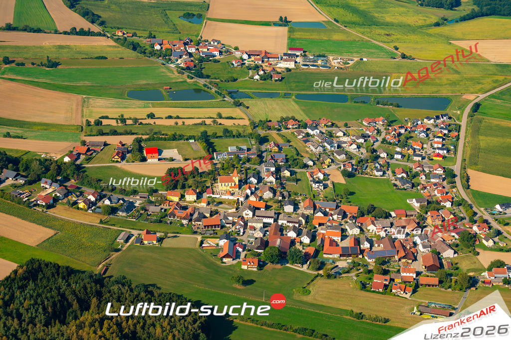 Das Luftbild zeigt : Rottendorf Schmidgaden - Die Luftaufnahme wurde 2024 vom UL-Flugzeug aus erstellt ( keine Drohne ) - Hochauflösende Luftaufnahme - Für grossformatige Ausdrucke geeignet. Die Geschenkidee !Mit Lizenz und Bildrechte bestellbar