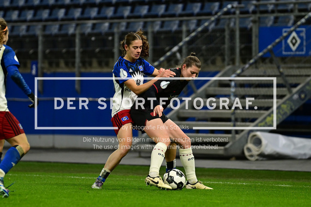 Fußball I Frauen I Saison 2025-2026 I DFB-Pokal I Achtelfinale I Hamburger SV - Bayer 04 Leverkusen I 17709 | Leni Marie Eggert (29, Hamburger SV) Claudia Wenger (5, Bayer 04 Leverkusen) - Realisiert mit Pictrs.com