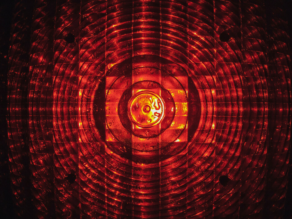 rote Signalleuchte | Online Shop für Christen: Christliche Poster XXL, Plakate, Wandbilder als Leinwand & christliche Postkarten, Kalender, Sticker & Lizenzen zum Download. Die Kunstwerke im christliche Geschenke Shop zeigen die Jahreslosung 2025, Gott, Jesus & mehr.