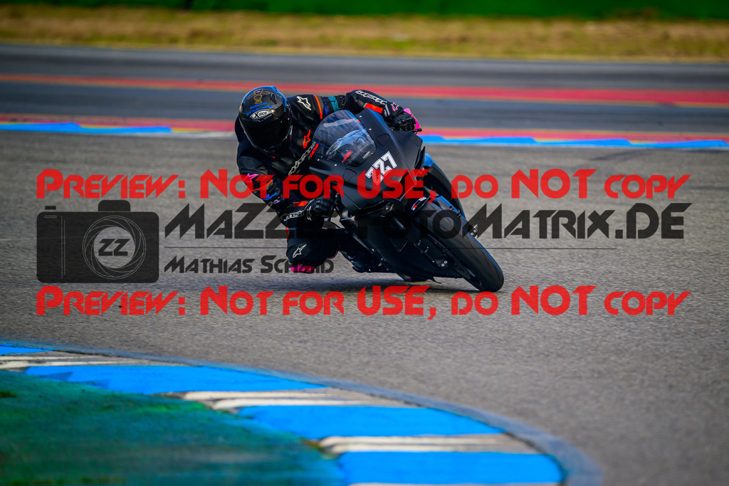 MaZZes_Fotomatrix_20250929_6007705_4921 | WEISS