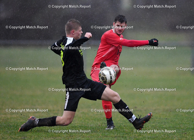 ulm | Fussball Kreisliga B 1  2018/2019   09.12.2018SV Fischingen - FC HorbMorten Oswald (re, FC H) gegen Felix Michalke (li, SV F)FOTO: ULMER PressebildagenturxxNOxMODELxRELEASExx