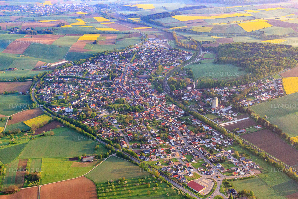 Luftbild: Ortsansicht aus Süden in Gondelsheim im Bundesland Baden-Württemberg in Deutschland. Foto: IMG_56926.jpg vom 08.05.2013 durch Werner Riehm/FLY-FOTO.de