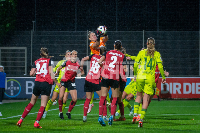 20240927_NSZ_6972 | Friederike Repohl (Bayer Leverkusen,No.27) hält den Ball in der SchlußphaseDEU, Leverkusen, 27.09.2024 Fußball, Frauen, Google Pixel Frauen-Bundesliga, Saison 2024/2025, 4. Spieltag, Bayer 04 Leverkusen - TSG HoffenheimDIE DFB-RICHTLINIEN UNTERSAGEN JEGLICHE NUTZUNG VON FOTOS ALS SEQUENZBILDER UND/ODER VIDEOÄHNLICHE FOTOSTRECKEN - Realisiert mit Pictrs.com