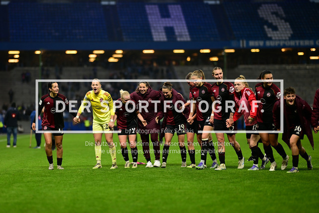 Fußball I Frauen I Saison 2025-2026 I Bundesliga I 10. Spieltag I Hamburger SV - 1. FC Nürnberg I 47733 | Jubel, Begeisterung, Enthusiasmus, Euphorie, Freude, Glücksgefühl, Heiterkeit bei: 1. FC Nürnberg Frauen nach dem 1:2 Sieg gegen die Hamburger SV Frauen - Realisiert mit Pictrs.com