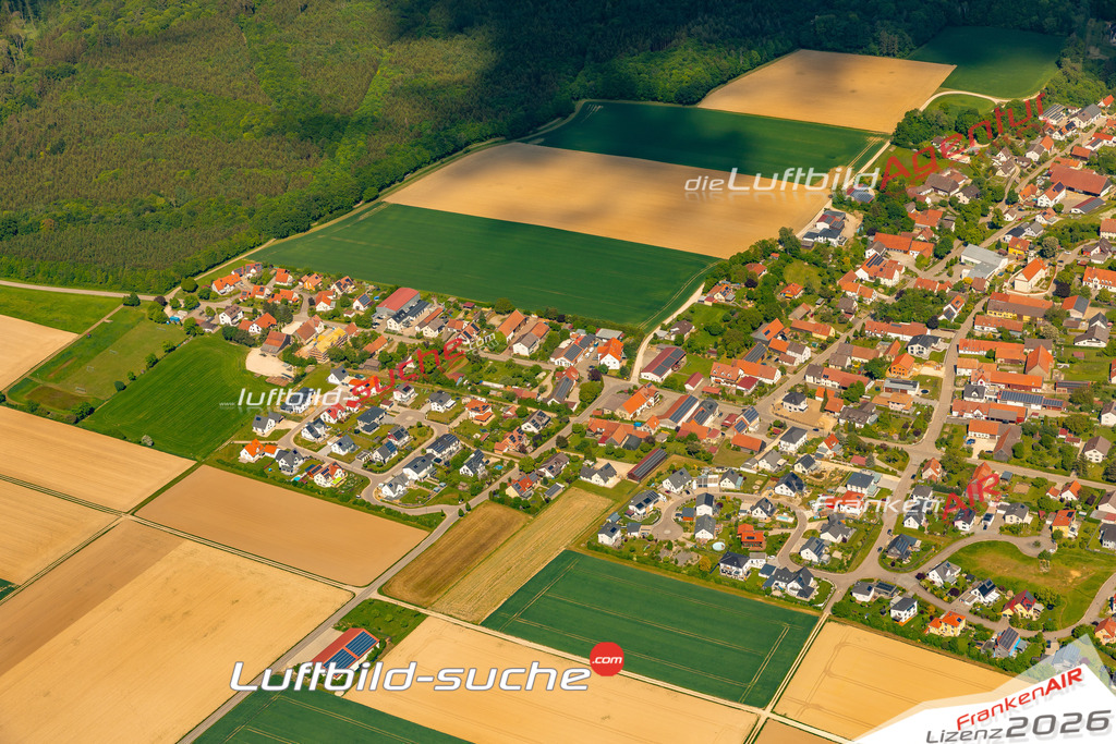 Das Luftbild zeigt :  Allmannshofen - Die Luftaufnahme wurde 2024 vom UL-Flugzeug aus erstellt ( keine Drohne ) - Hochauflösende Luftaufnahme - Für grossformatige Ausdrucke geeignet. Die Geschenkidee !Mit Lizenz und Bildrechte bestellbar