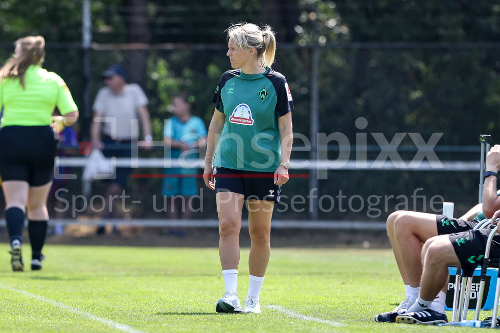 Fussball, Testspiel Frauen, PEC Zwolle - SV Werder Bremen | Friederike Kromp (Fritzy Kromp, Trainerin, Cheftrainerin, SV Werder Bremen)