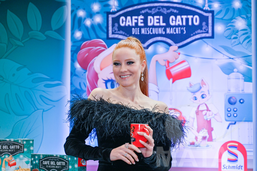 _DWA6865 | Barbara Meier bei der Presse-Preview der Nürnberger Spielwarenmesse 2023 auf dem Messegelände. Nürnberg, 31.01.2023 - Realisiert mit Pictrs.com