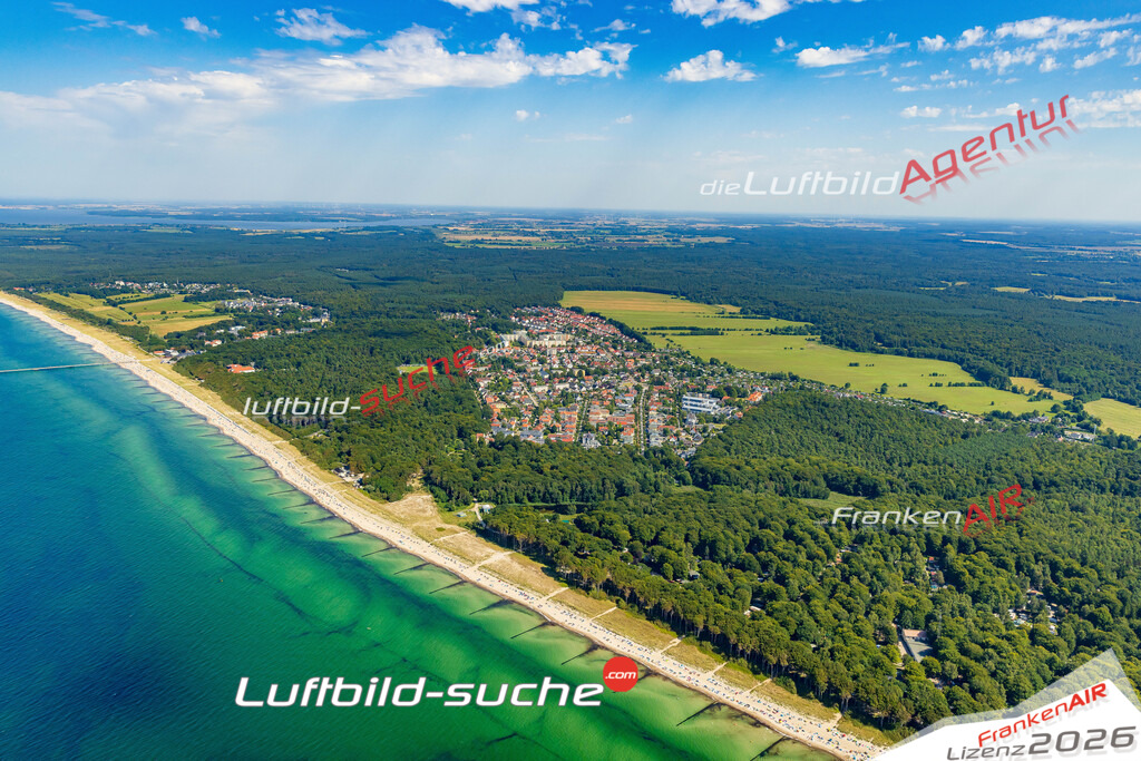 Neue Luftbildaufnahme der Stadt Graal-Müritz - Das Luftbild wurde 2025 vom UL-Flugzeug heraus erstellt ( keine Drohnenaufnahme ) - Hochauflösende Luftaufnahme - für Wandbilder und großformatige Ausdrucke geeignet. Das besondere Geschenk!Hier alle&nbsp;Infos zur Lizenzierung der LuftaufnahmeWir fliegen auch dieses Jahr wieder in Ihre Region um Luftbilder zu erstellen.- Luftbild anfragen