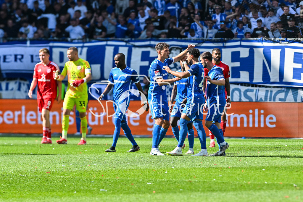 1. FC Magdeburg - Fortuna Düsseldorf | Jubel der Magdeburger nach dem Treffer zum 2-1 durch Xavier AMAECHI (1. FC Magdeburg 20) / Tor / Torschuetze / Freude / Happy / 2. Bundesliga: 1. FC Magdeburg - Fortuna Duesseldorf, Avnet-Arena am 18.05.2025 / DFL REGULATIONS PROHIBIT ANY USE OF PHOTOGRAPHS AS IMAGE SEQUENCES AND/OR QUASI-VIDEO