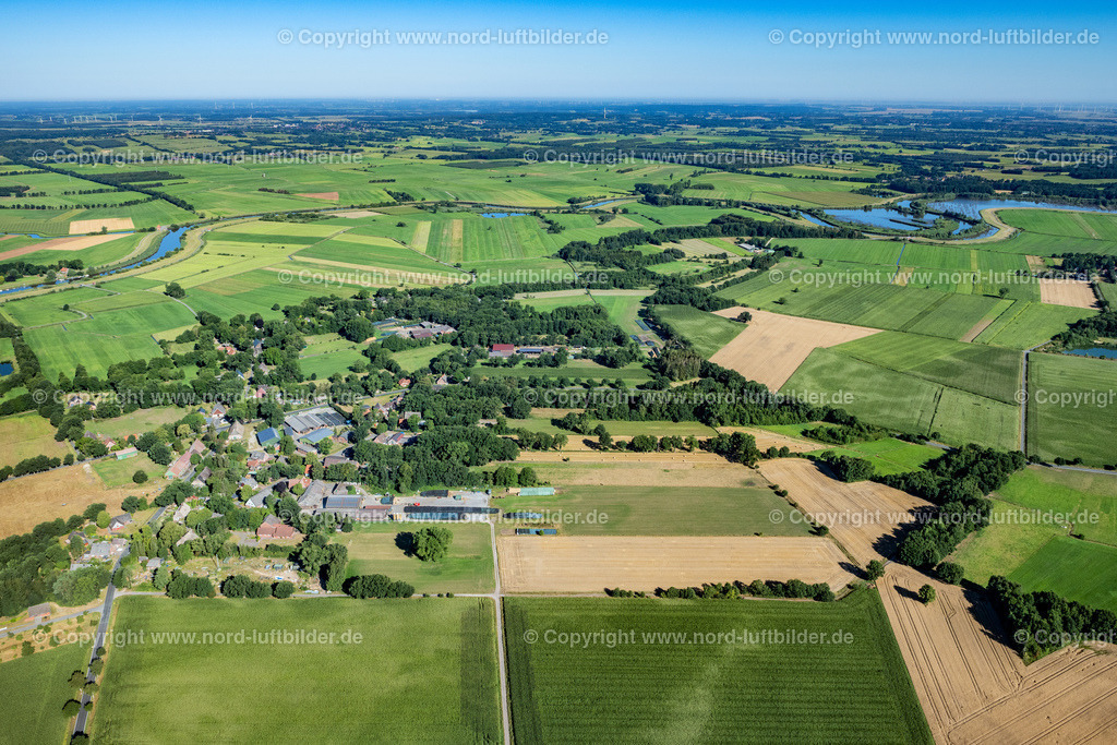 Brobergen_ELS_9397110822 | KRANENBURG 11.08.2022 Siedlungsgebiet und Infrastruktur Brobergen an der Oste im Landkreis Stade in Kranenburg im Bundesland Niedersachsen, Deutschland. Weiterführende Informationen bei: Fähr- und Geschichtsverein Brobergen und Umgebung e. V.,  Landkreis Stade,  Samtgemeinde Oldendorf - Himmelpforten. // Settlement area and infrastructure Brobergen an der Oste in the district of Stade in Kranenburg in the state Lower Saxony, Germany. Further information at: Faehr- und Geschichtsverein Brobergen und Umgebung e. V.,  Landkreis Stade,  Samtgemeinde Oldendorf - Himmelpforten. Foto: Martin Elsen